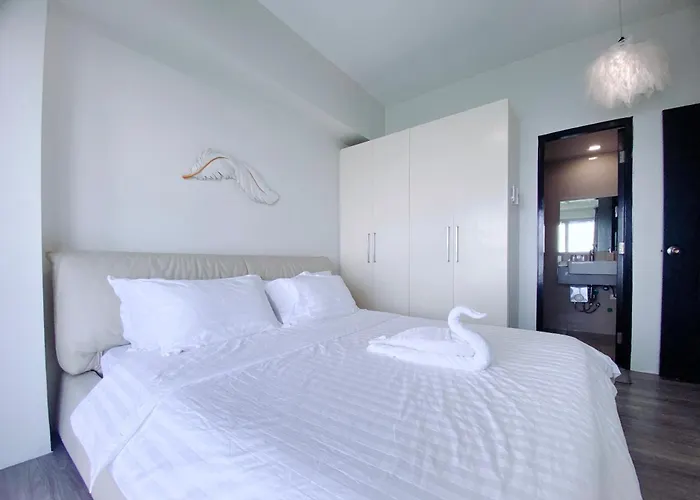 Luxurious 3 Bedrooms Highrise Oceanfront Near Airport Okada Solaire Casino Moa With Parking * Manila